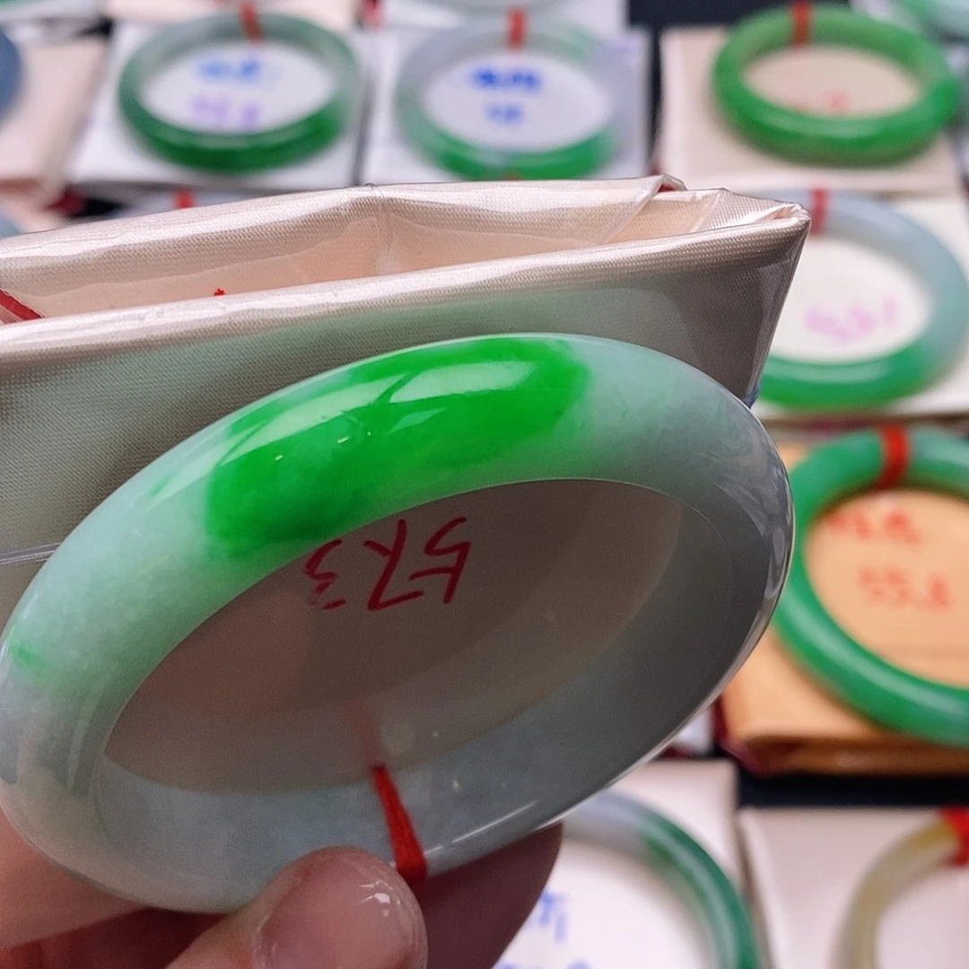 翡翠未镶嵌手镯57