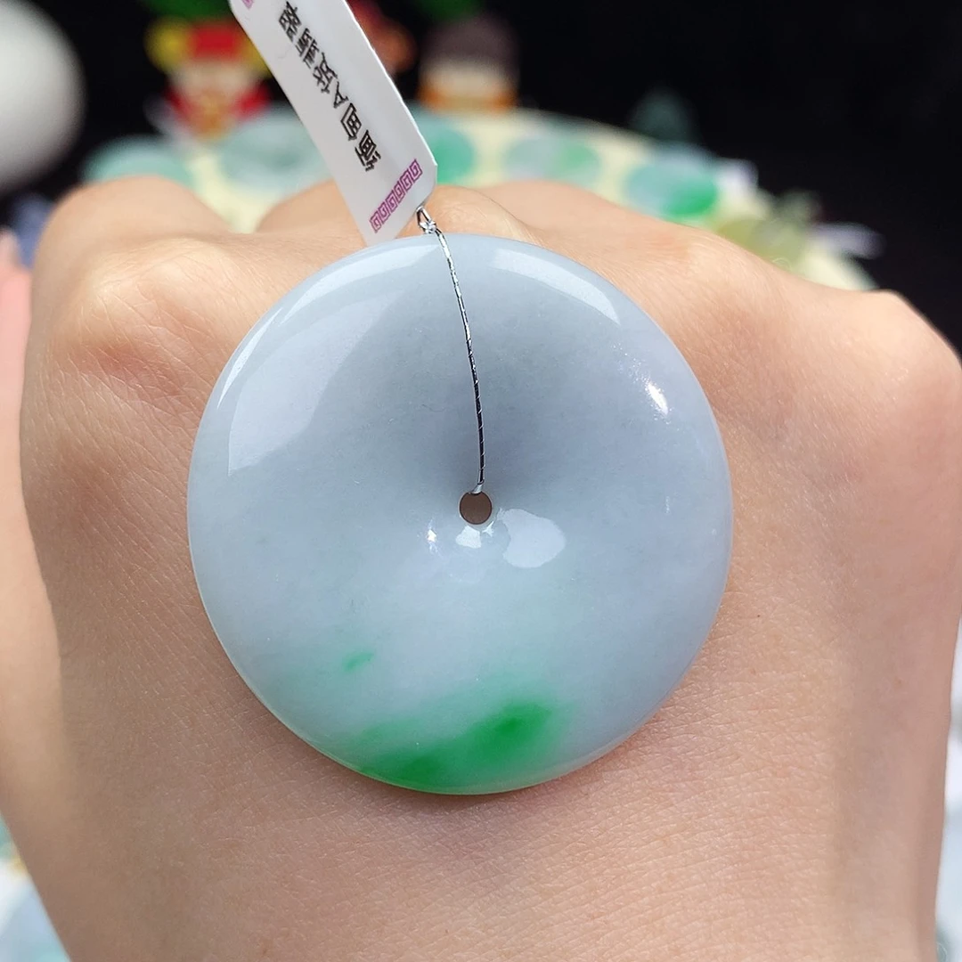 翡翠未镶嵌颈饰平安扣