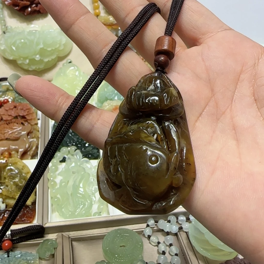 未镶嵌蛇纹石玉吊坠