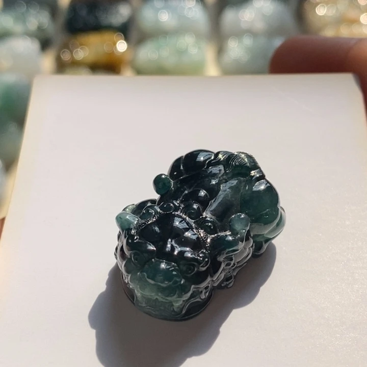 翡翠颈饰未镶嵌天然翡翠貔貅吊坠