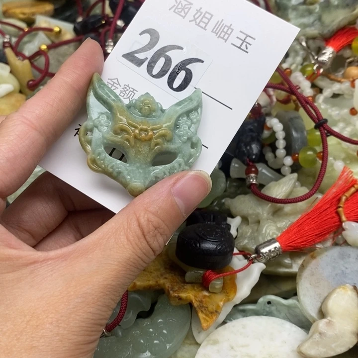 未镶嵌蛇纹石玉颈饰