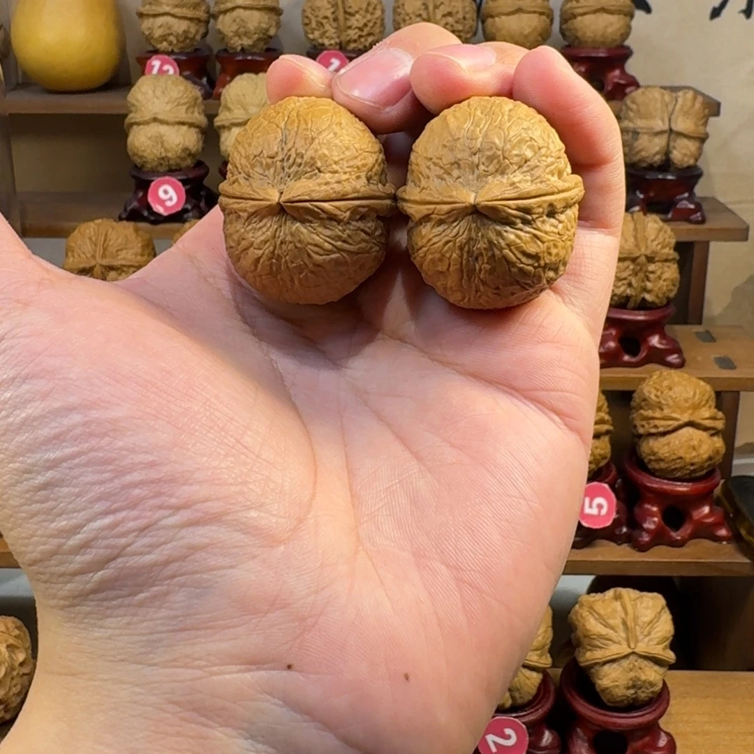 铁核桃把件粗筋皇冠39尺