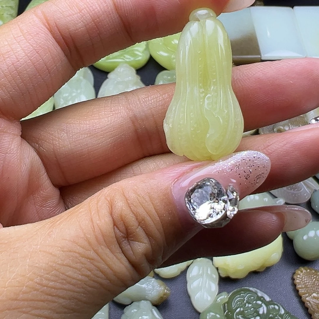 和田玉未镶嵌吊坠(不含链)
