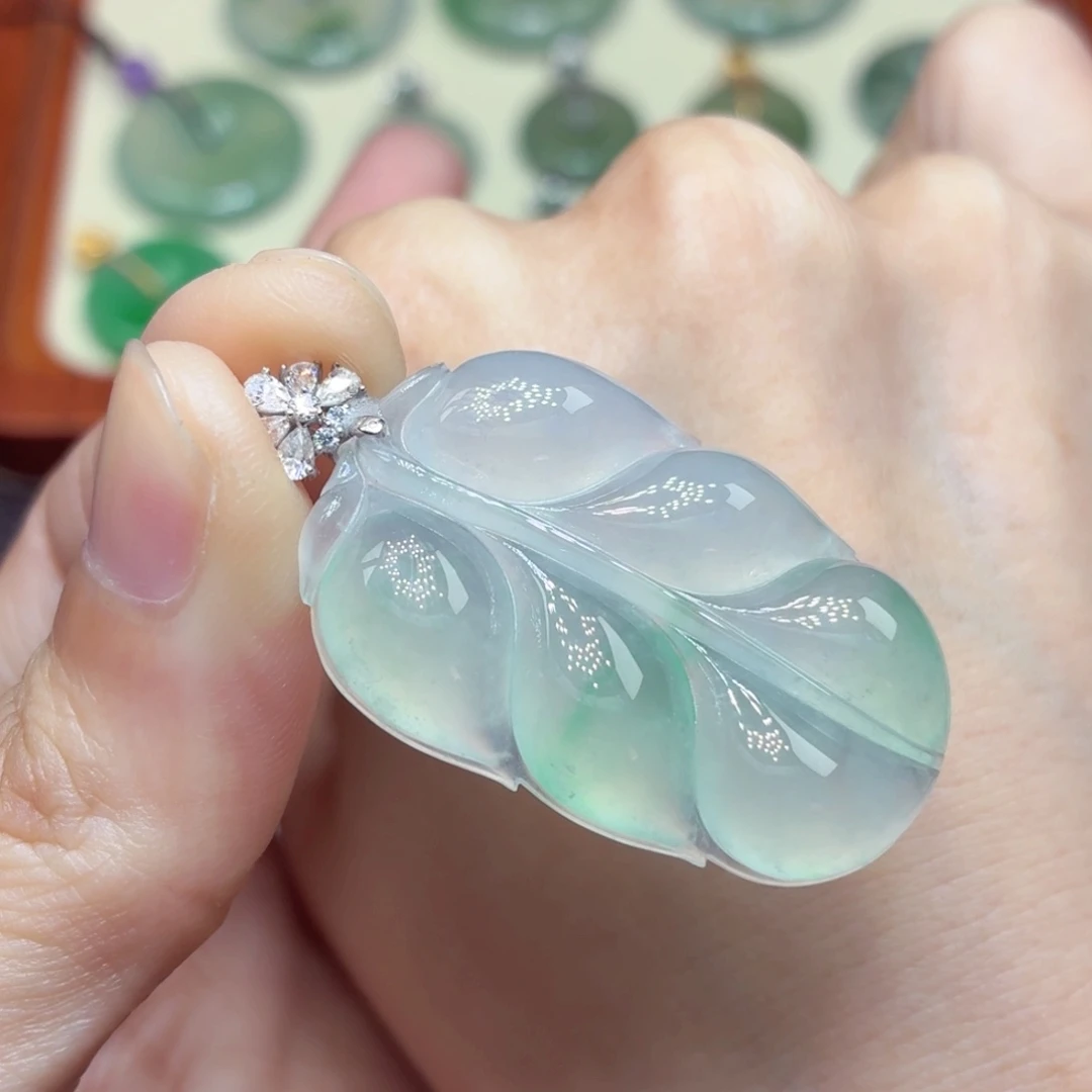 翡翠18K金镶嵌颈饰叶子36mm-23.8mm-6mm