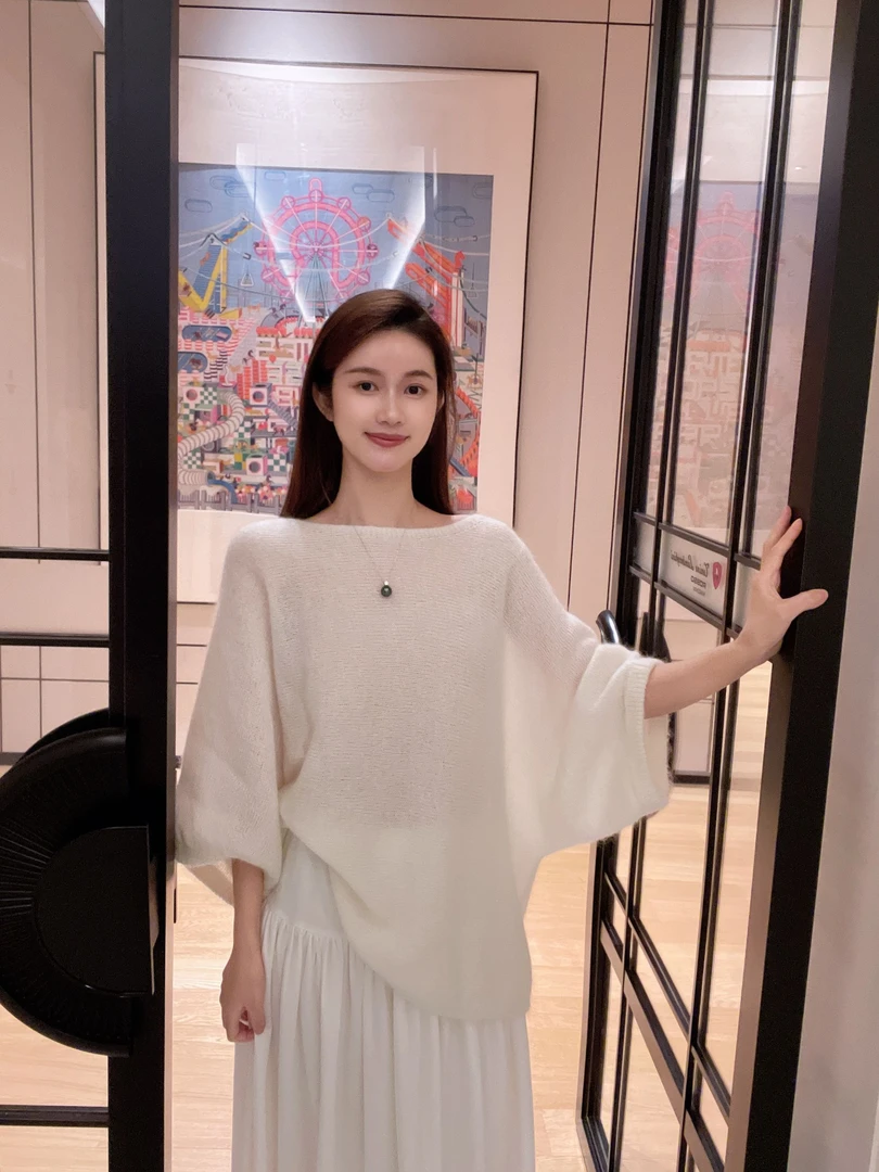 ZLeays林小允-白色的梦-设计师款宽袖白色连肩袖毛衫XMXY234