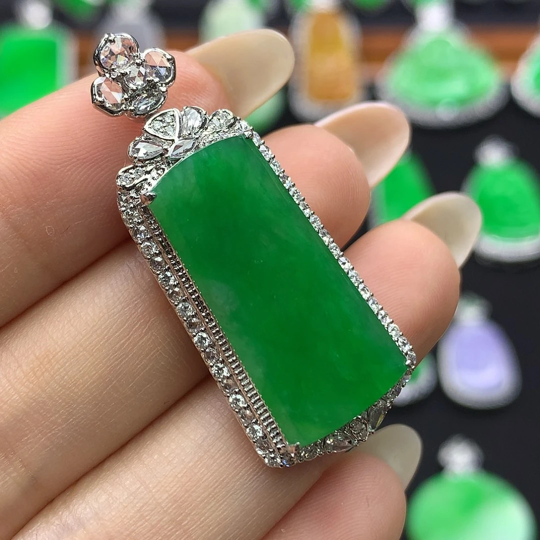 翡翠18K金镶嵌颈饰18k镶翡翠