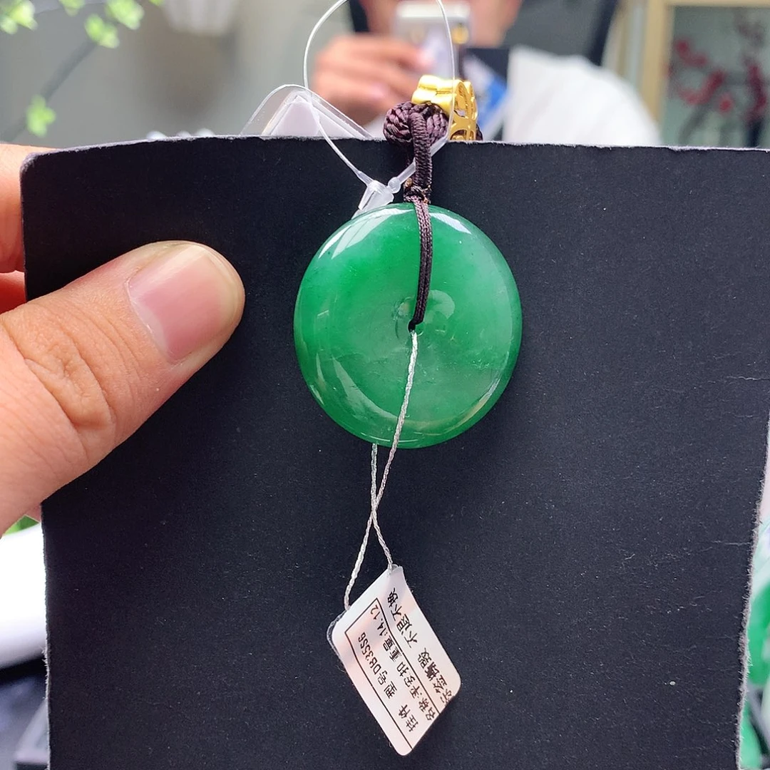 石英质玉未镶嵌颈饰