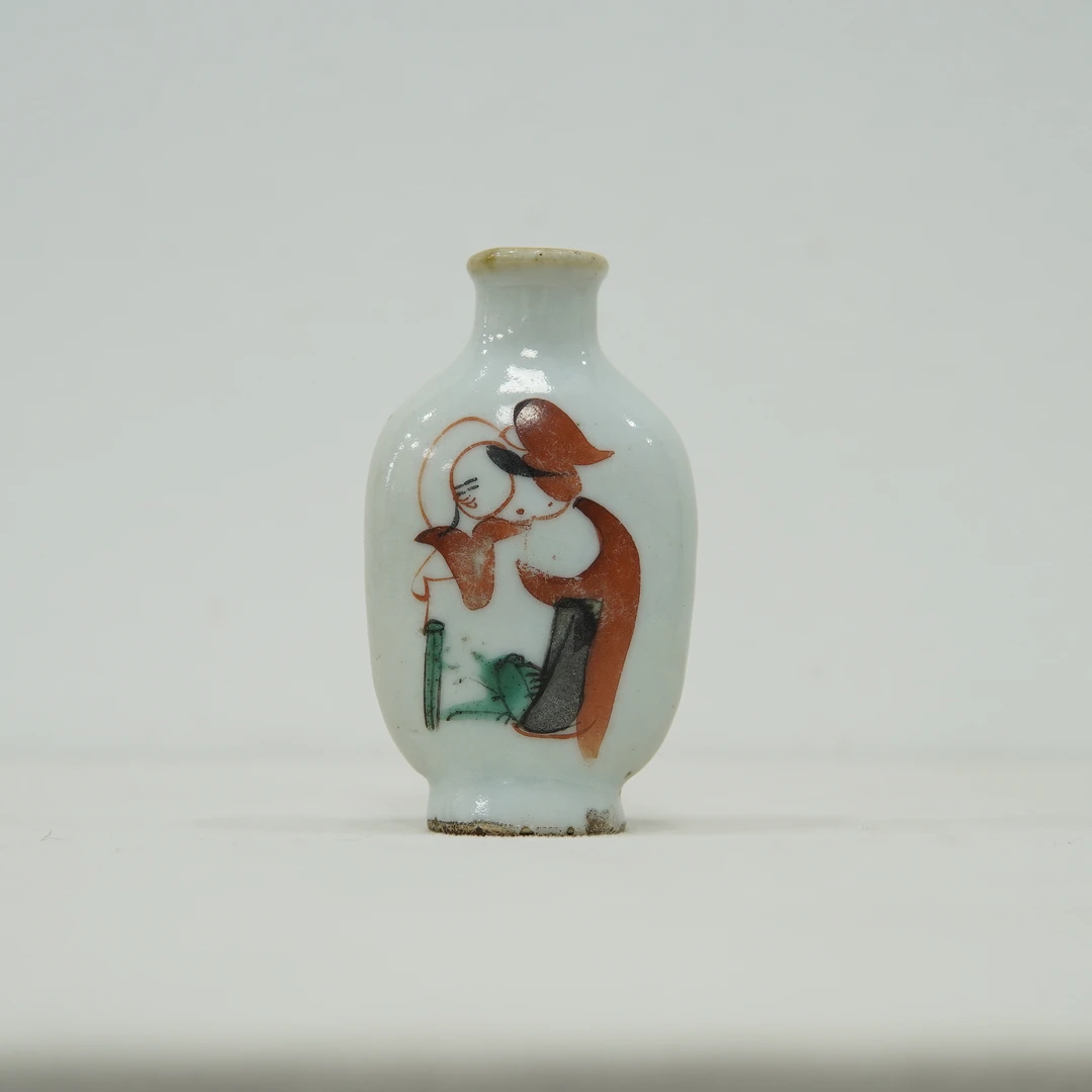 XG00118红绿彩人物故事图题诗鼻烟壶
