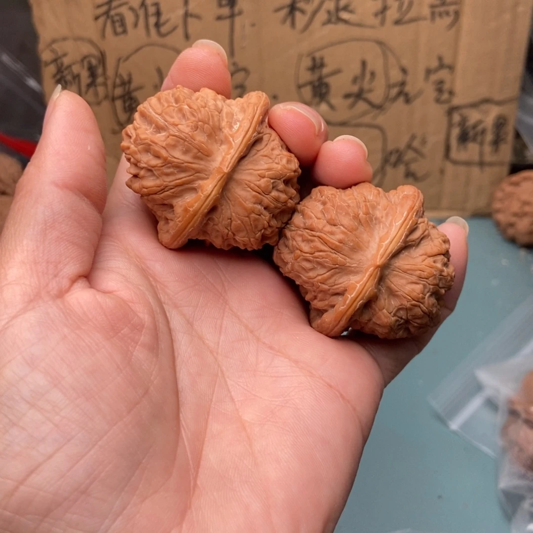 沧***粟吊坠文玩核桃血麒麟122