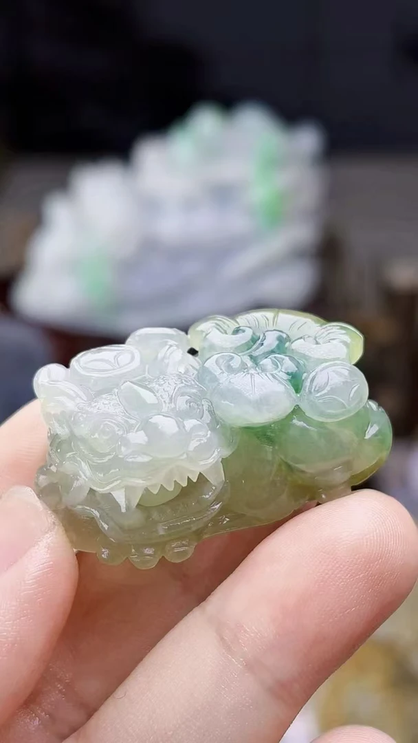 天然缅甸翡翠冰黄加绿含珠貔貅吊坠毛货买断需抛光尺寸38-21-17