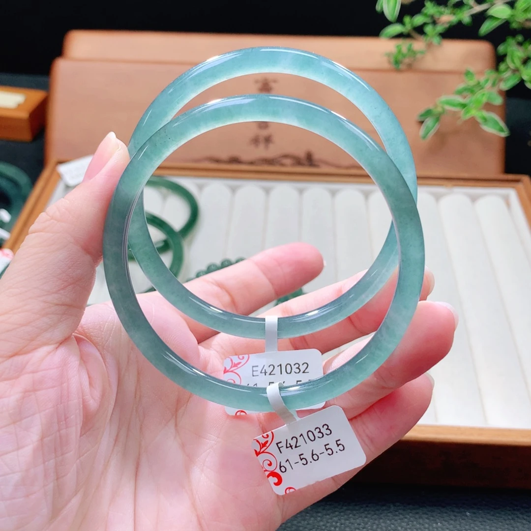 翡翠未镶嵌手镯（圆镯）