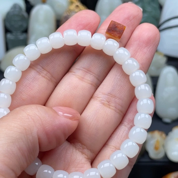 战***下和田玉未镶嵌颈饰