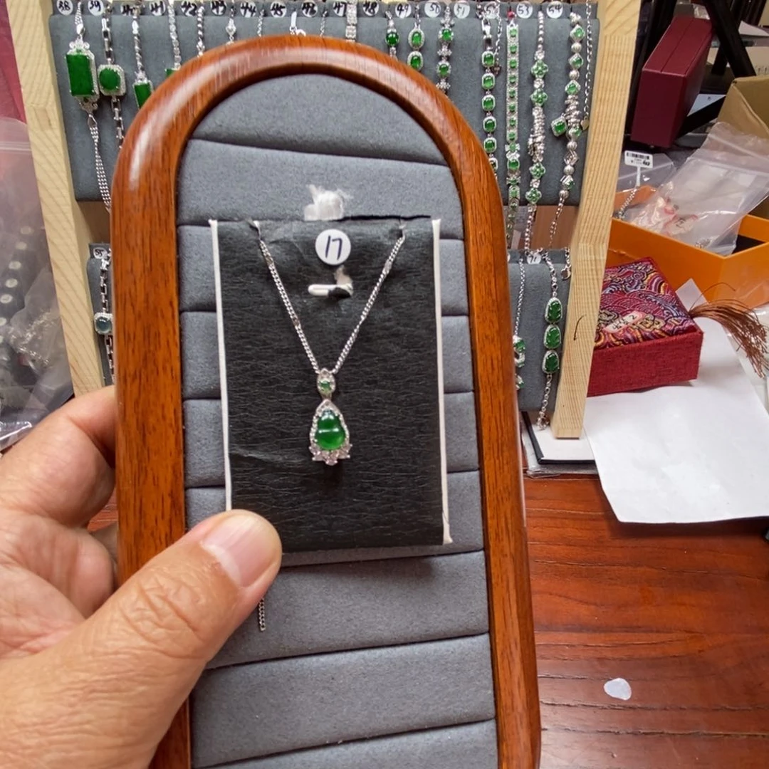翡翠颈饰银S925镶嵌奶****。