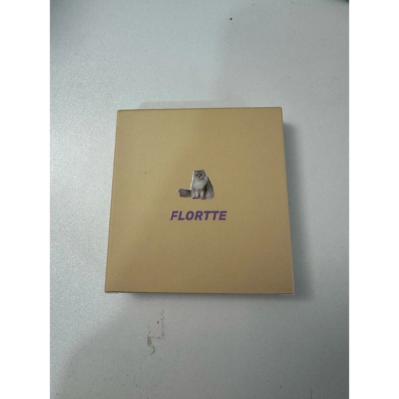 A03   花洛莉亚眼影盘快乐咪咪