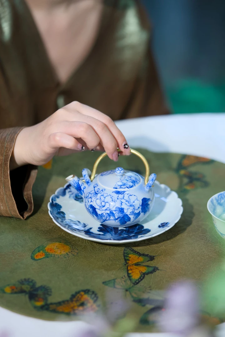 青樵轩 手绘淡描青花瓷芙蓉花提梁茶壶 景德镇高端茶具