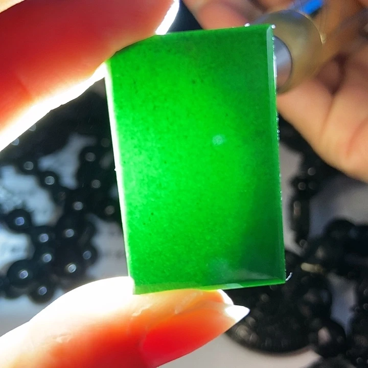 翡翠未镶嵌颈饰墨翠