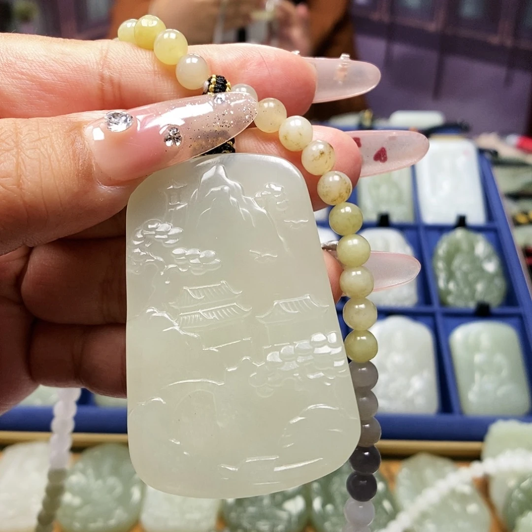 和田玉颈饰未镶嵌是**呀