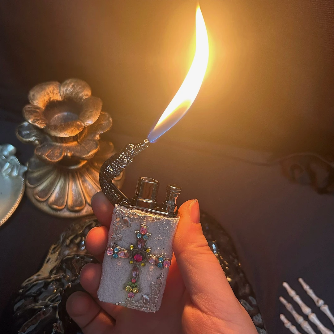 “绯心圣痕”高颜值创意可爱网红双火个性防风打火机送克罗心打火机