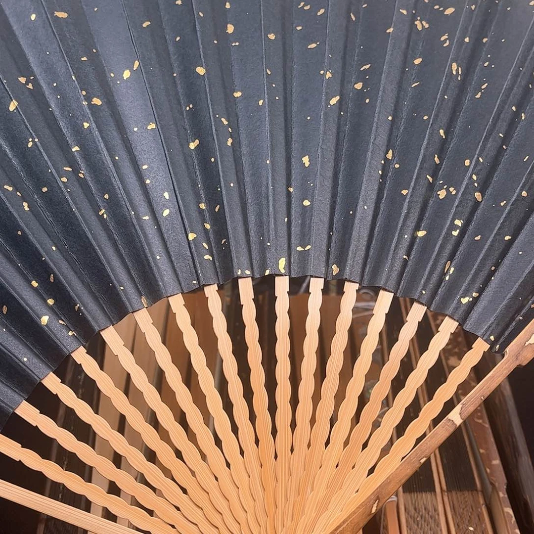 扇子黑色洒金龙鳞梅妃