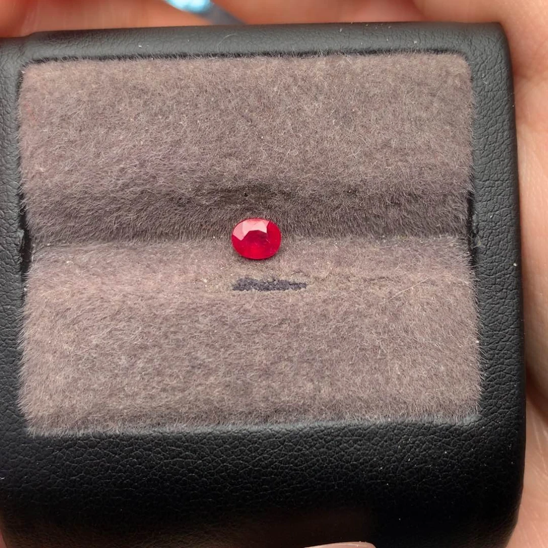 裸石红宝石4×5老烧鸽血红红宝石