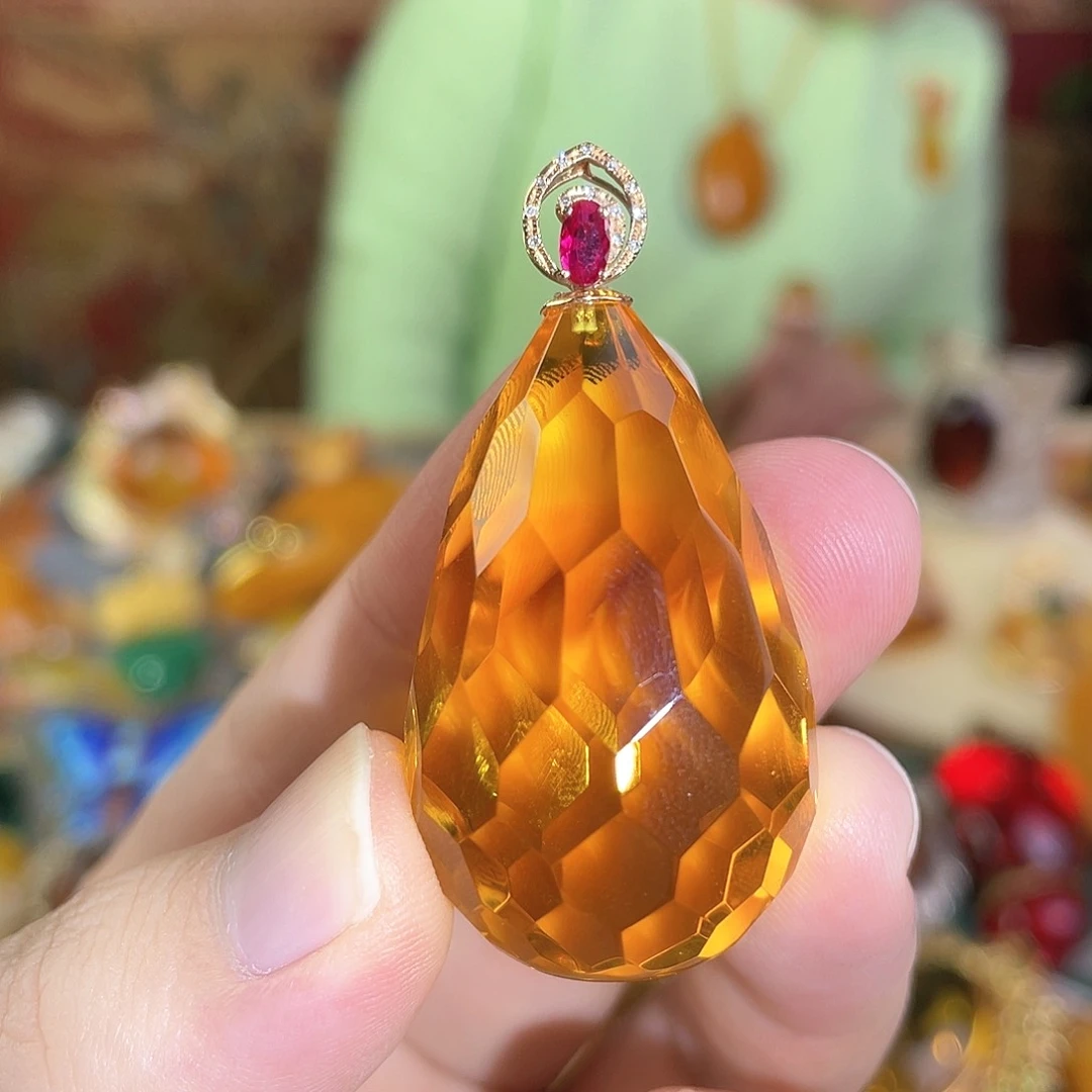 琥珀吊坠(赠链)18K金镶嵌首饰