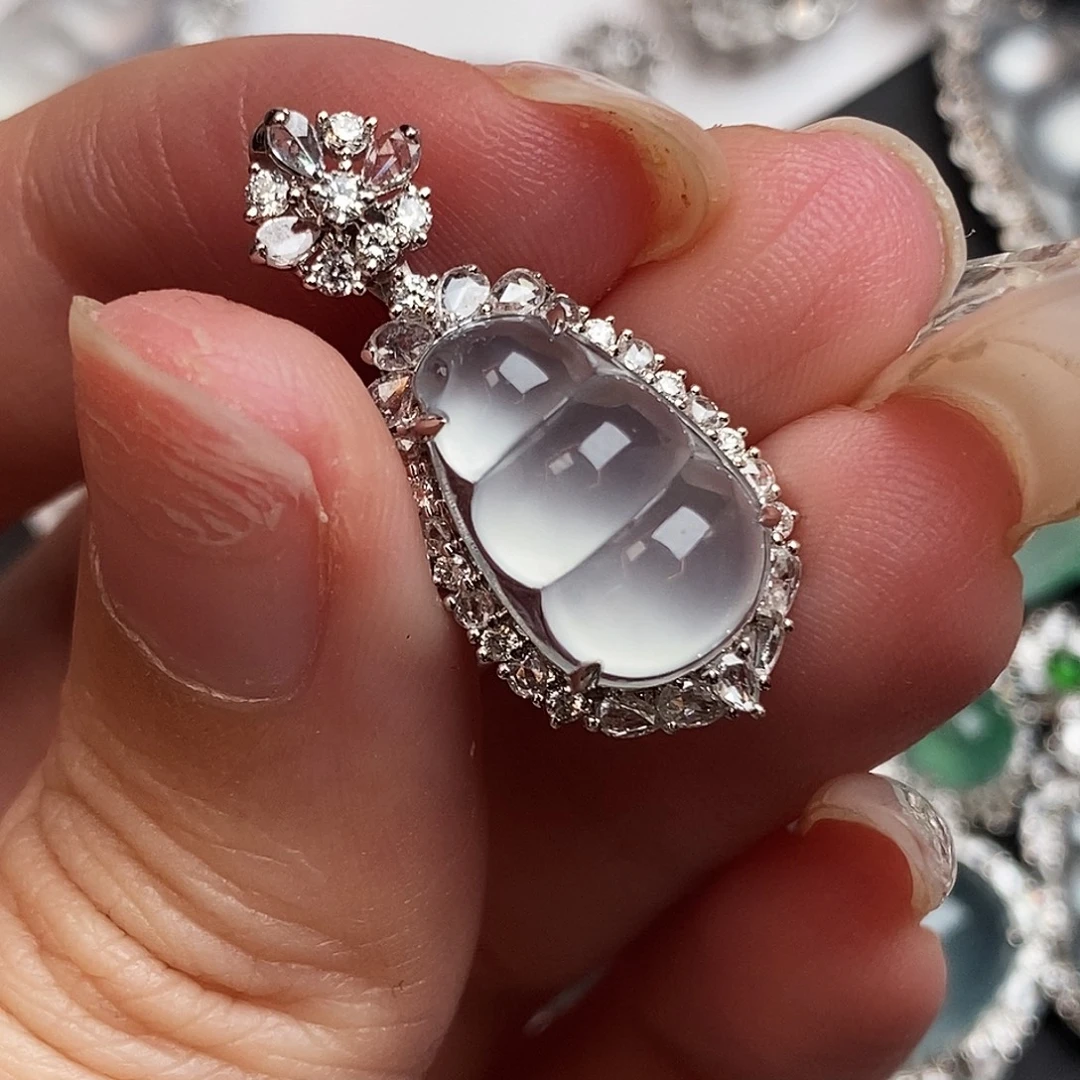 翡翠18K金镶嵌颈饰