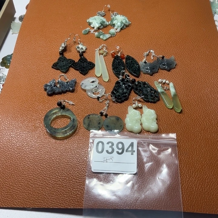 桃***@蛇纹石玉未镶嵌耳饰