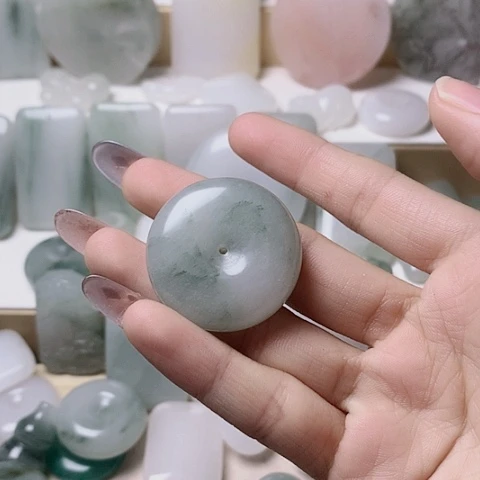 石英质玉未镶嵌吊坠(赠链)