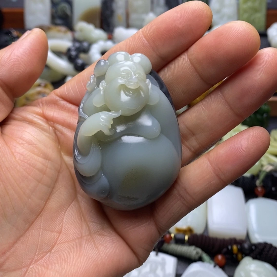 颈饰未镶嵌和田玉佛*