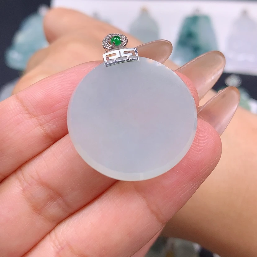 【闪购商品】翡翠18K金镶嵌颈饰圆牌