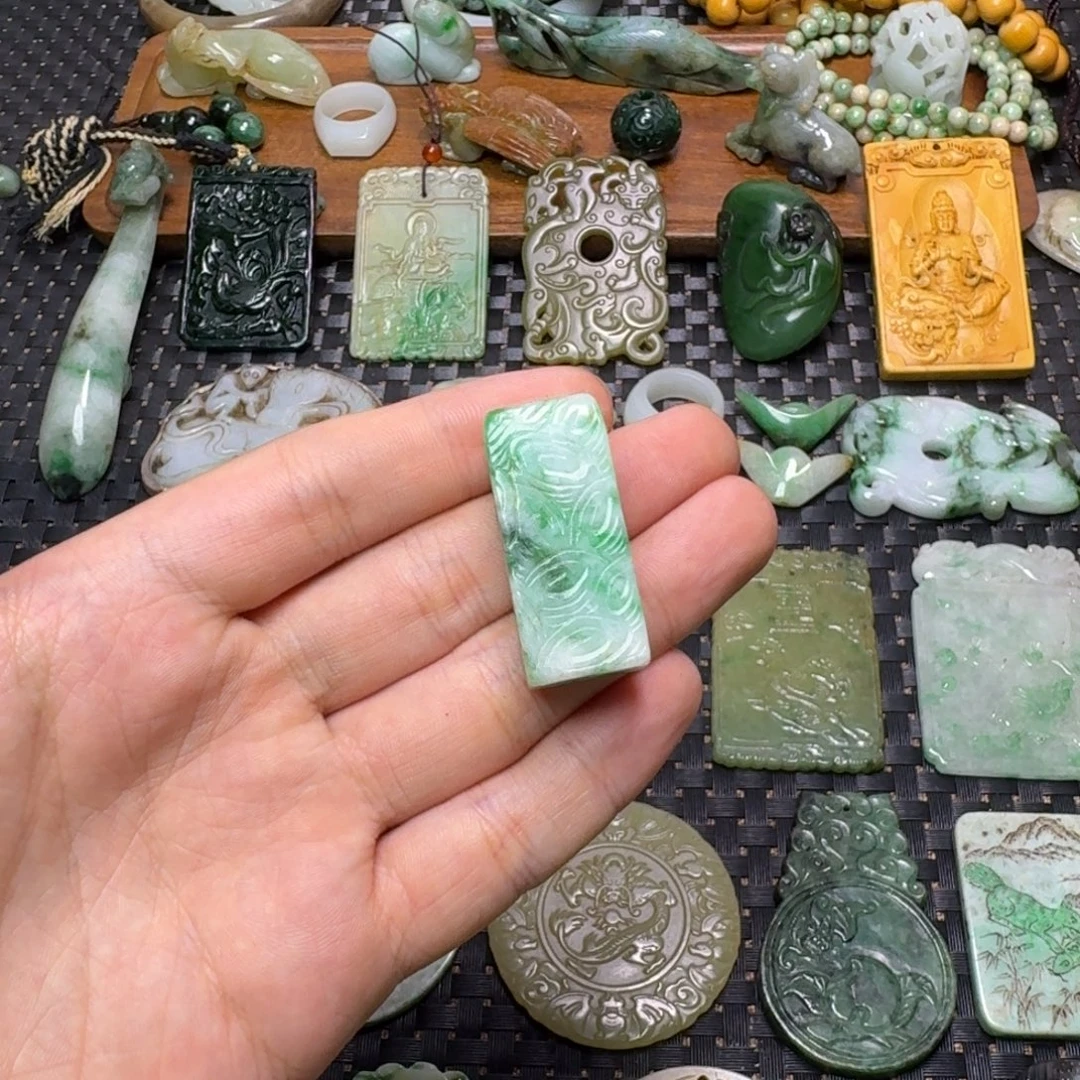 海***涛颈饰未镶嵌翡翠翡翠颈饰未镶嵌
