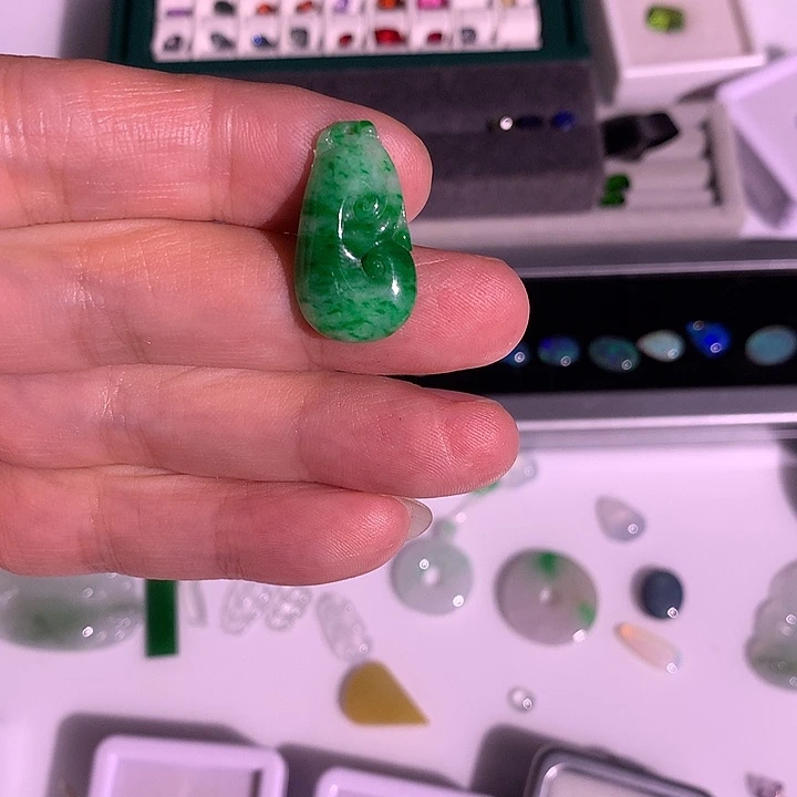 翡翠未镶嵌颈饰翡翠天然A货