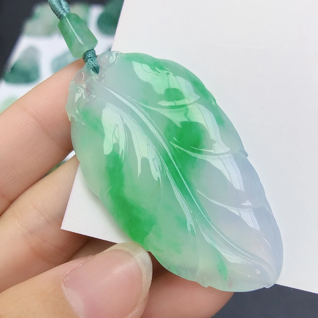 翡翠未镶嵌颈饰叶子