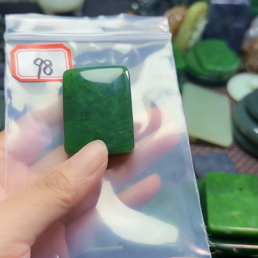 和田玉未镶嵌珠宝半成品深**瞳