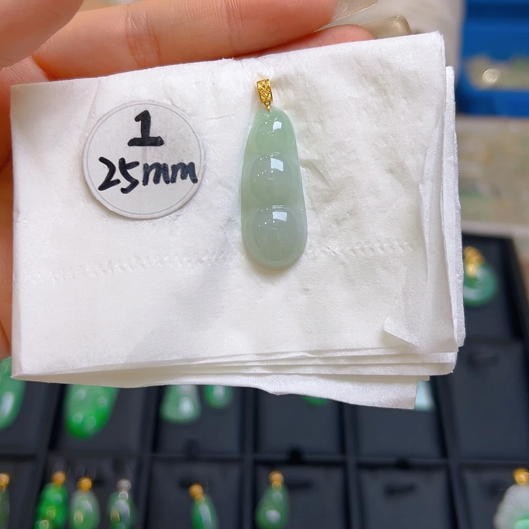 翡翠颈饰18K金镶嵌翡翠