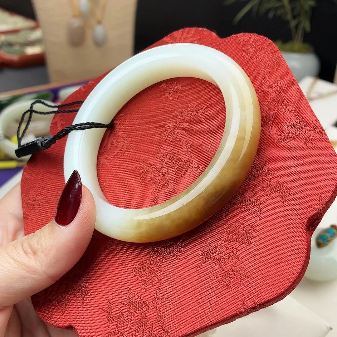 和田玉（糖玉）未镶嵌手镯