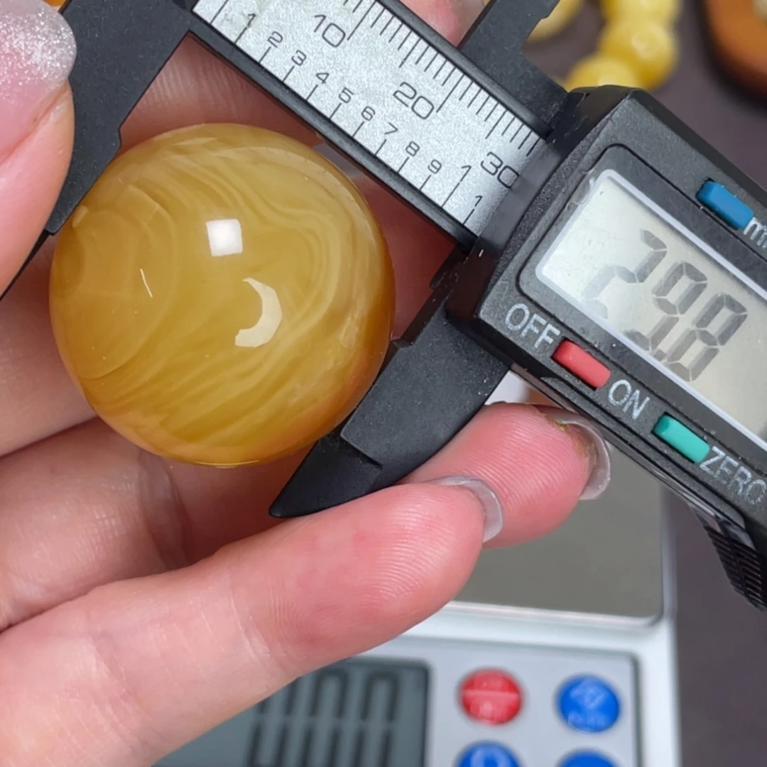 未镶嵌琥珀裸石微瑕698