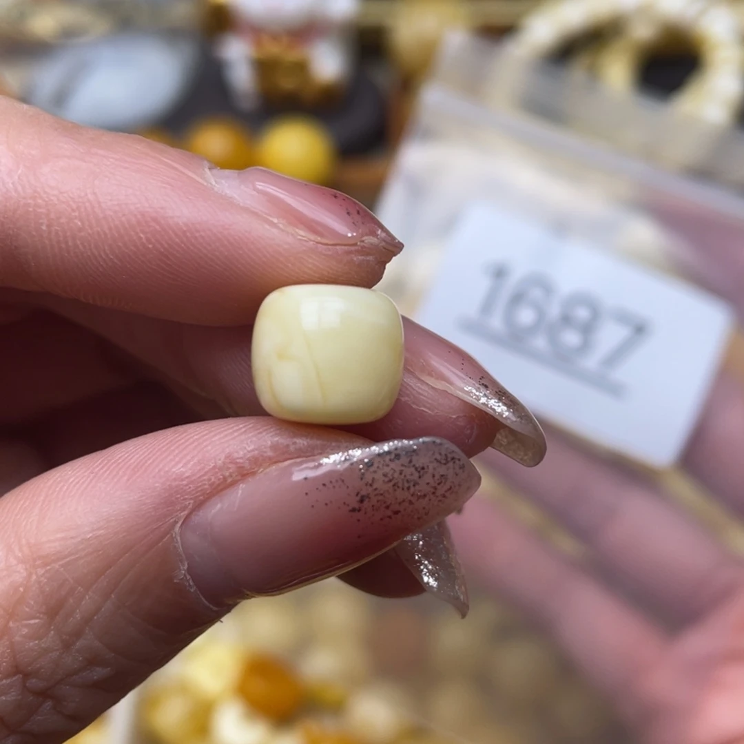 蜜蜡珠宝奇石未镶嵌粉点10.7