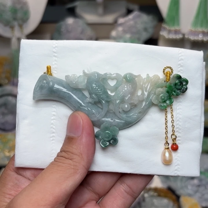 翡翠未镶嵌颈饰吊坠