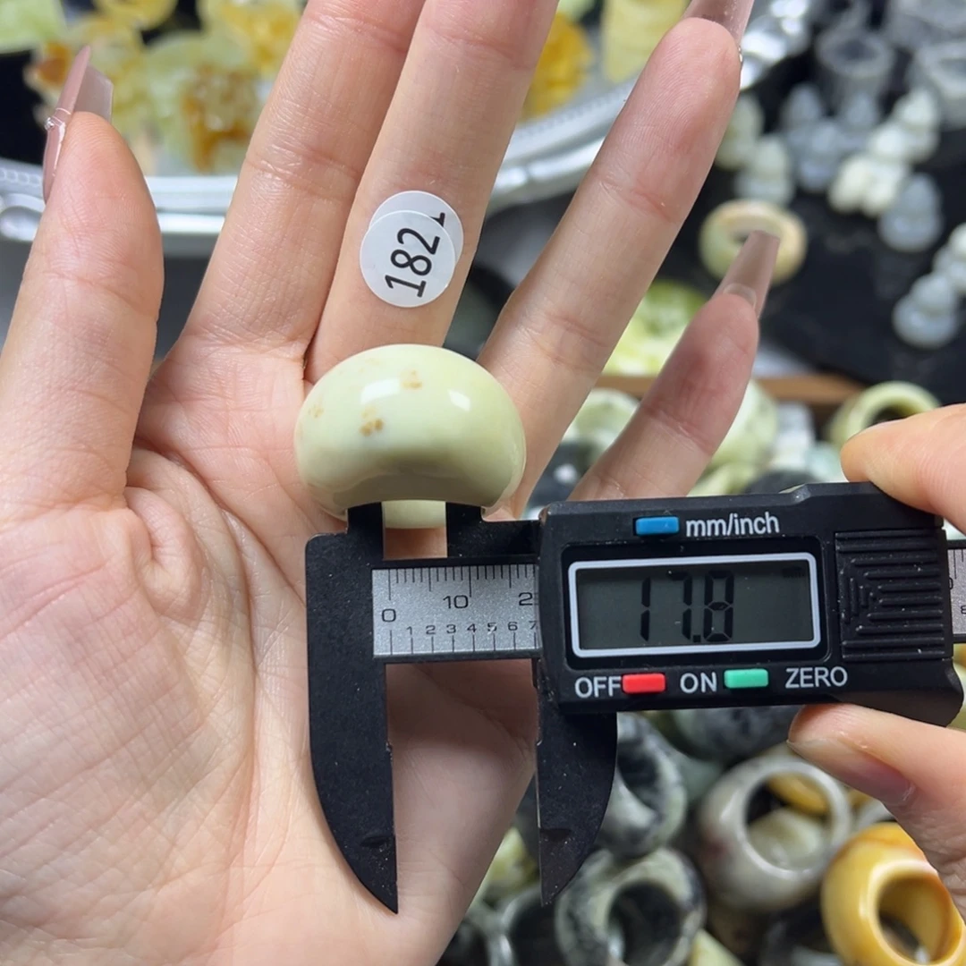 蛇纹石玉未镶嵌戒指