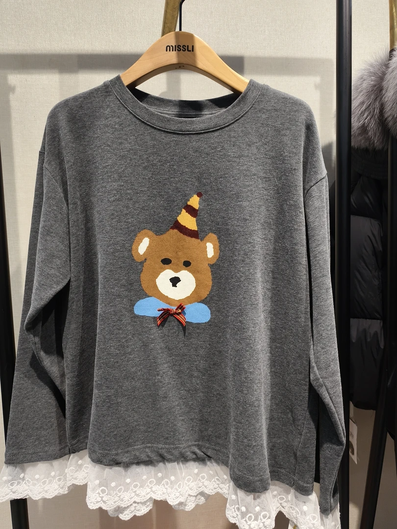 卡通小熊印花蕾丝边磨毛长袖上衣女宽松减龄内搭T恤