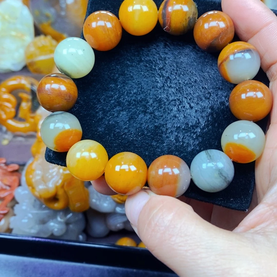 颈饰未镶嵌石英岩玉