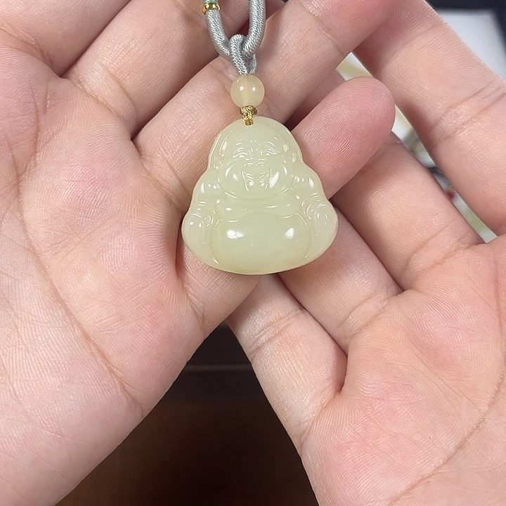 石英质玉未镶嵌颈饰佛公