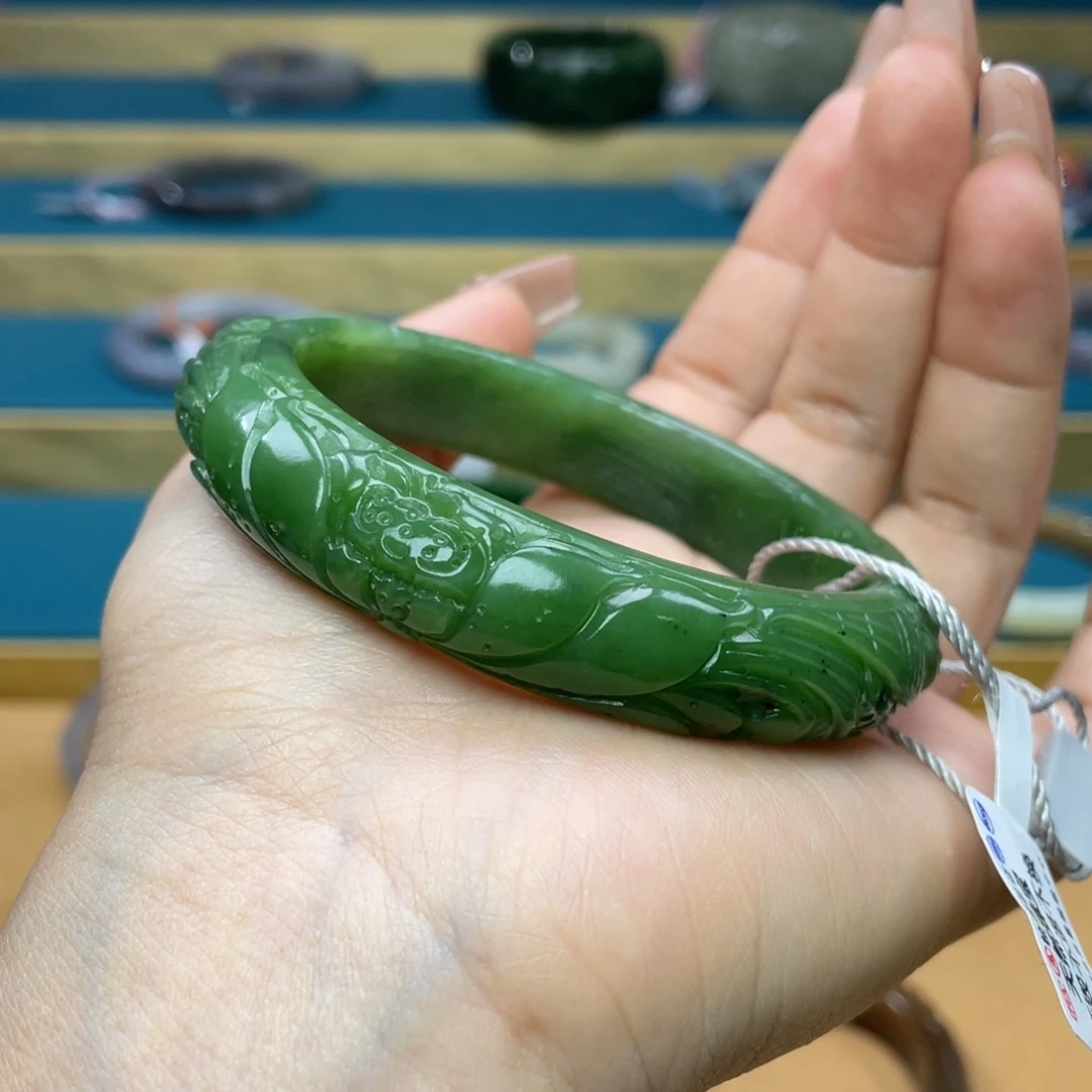 和田玉手镯61圈口。编号41未镶嵌嘟*姐