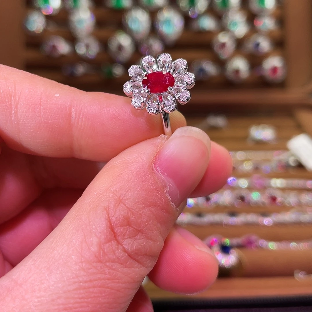 红宝石戒指18K金镶嵌