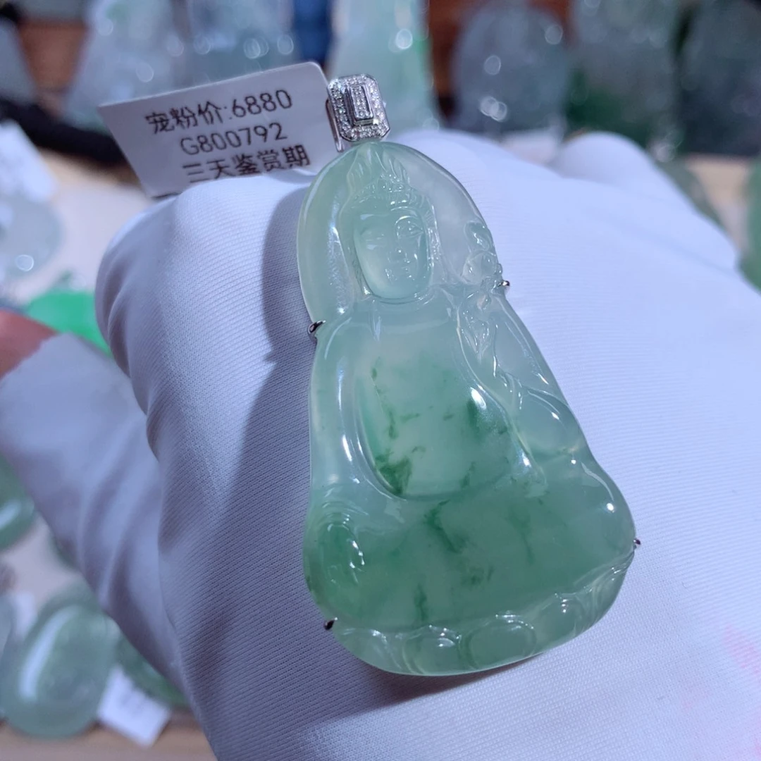 翡翠颈饰18K金镶嵌素衣观音