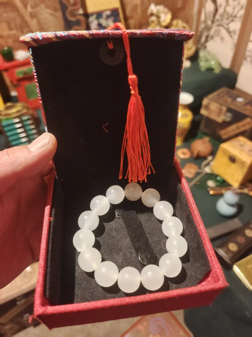 非金属仿水晶手链 手 白色手串 深海色度 含盒