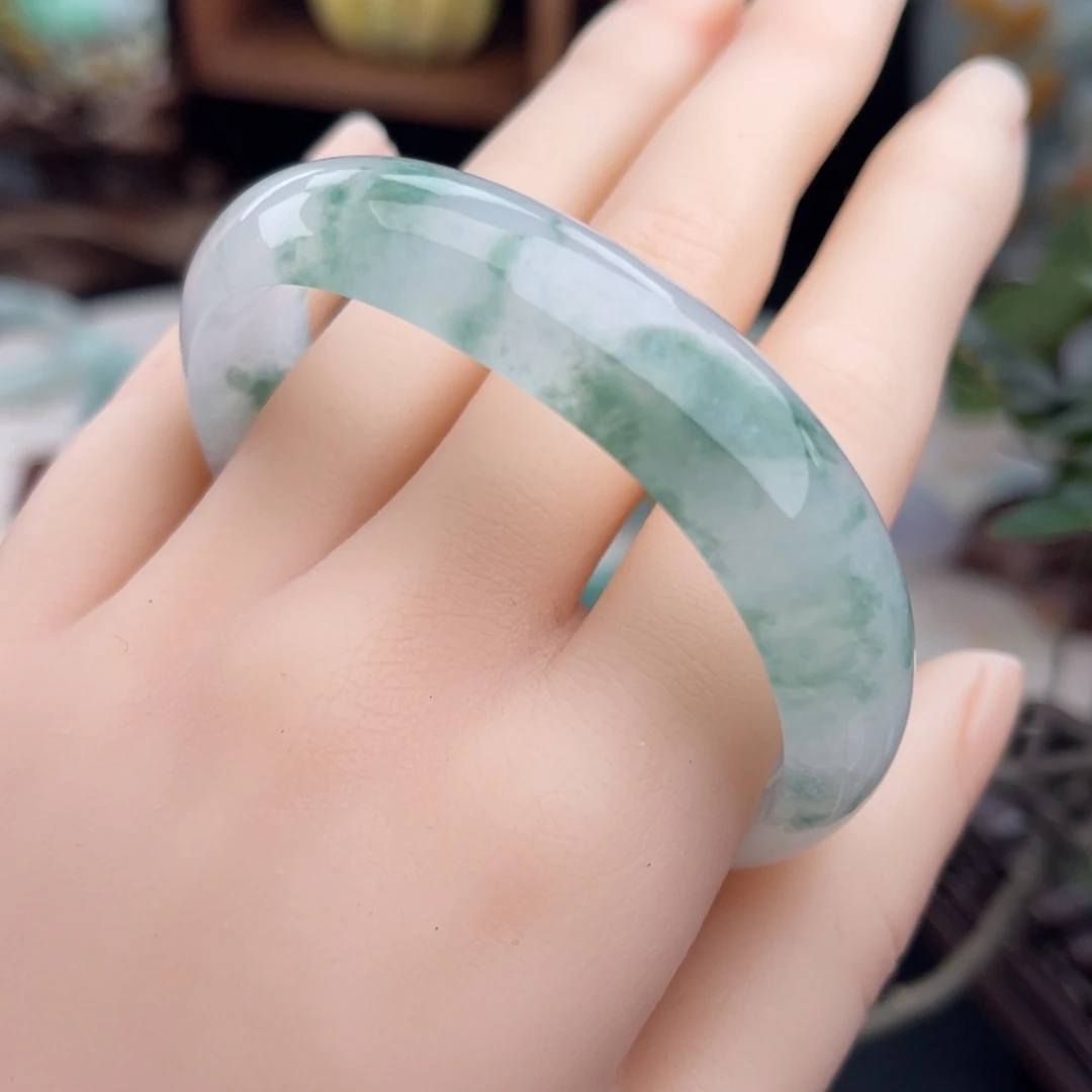 未镶嵌手镯（贵妃镯）翡翠冰透飘花