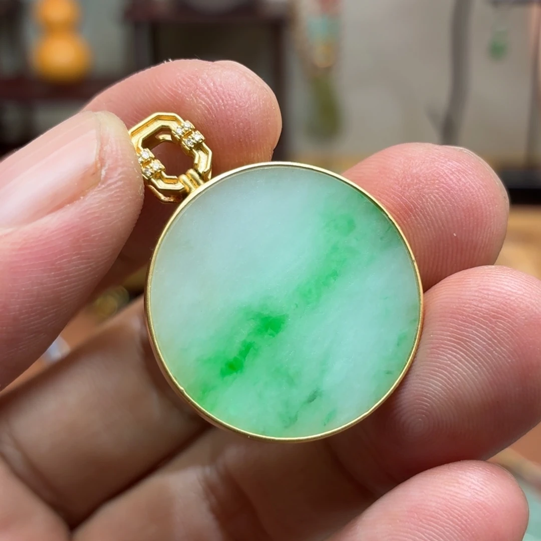 翡翠18K金镶嵌颈饰