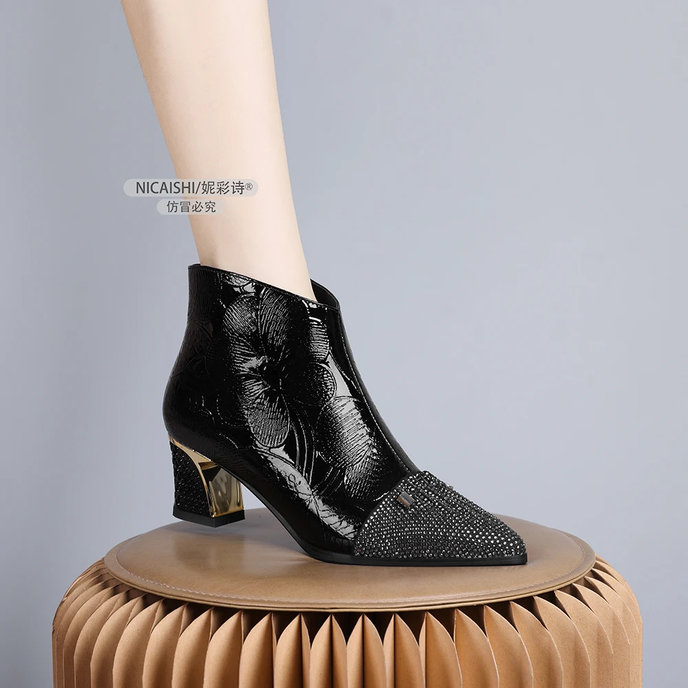 2024年新款欧美尖头粗跟短靴时尚气质通勤 时装靴0500